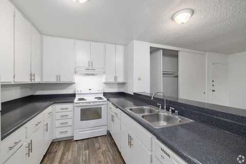 Floor plan for 2 beds, 1 bath, 931 sqft